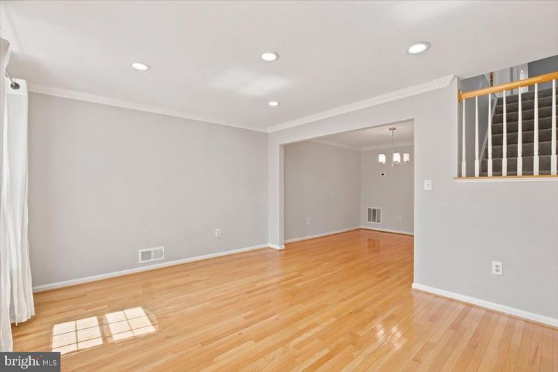 2004 Gallows Tree Ln, Vienna, VA 22182