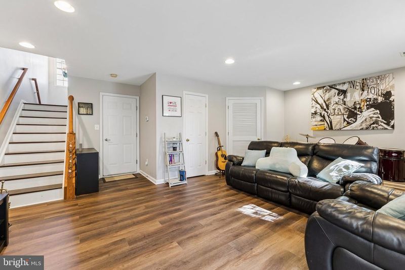 12047 Kemps Landing Cir, Manassas, VA 20109