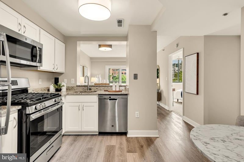 1050 N Taylor St #404, Arlington, VA 22201