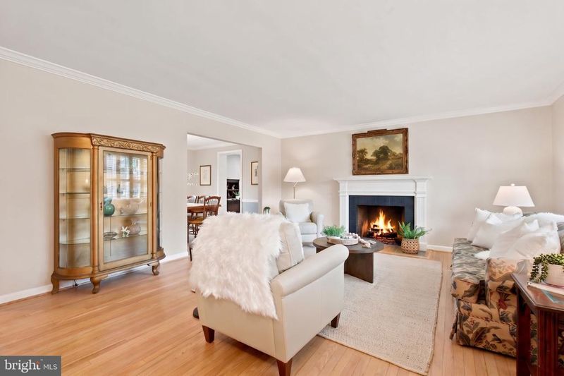 4509 Clearbrook Ln, Kensington, MD 20895