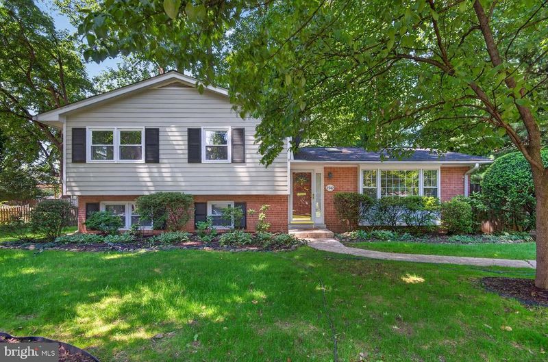 2542 Hillsman St, Falls Church, VA 22043