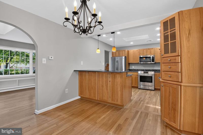 2542 Hillsman St, Falls Church, VA 22043