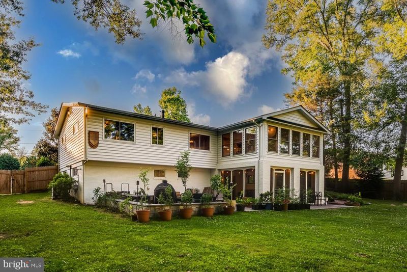 8809 Gateshead Rd, Alexandria, VA 22309