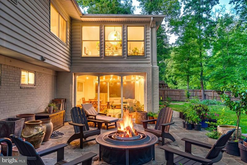 8809 Gateshead Rd, Alexandria, VA 22309