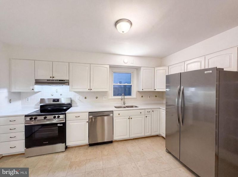8947 Rosewood St, Manassas, VA 20110