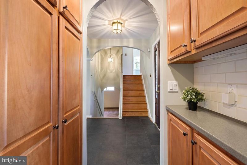 14313 Barkwood Dr, Rockville, MD 20853
