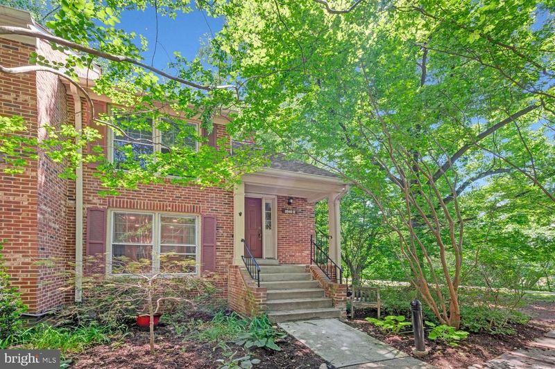 2540 S Walter Reed Dr #5, Arlington, VA 22206