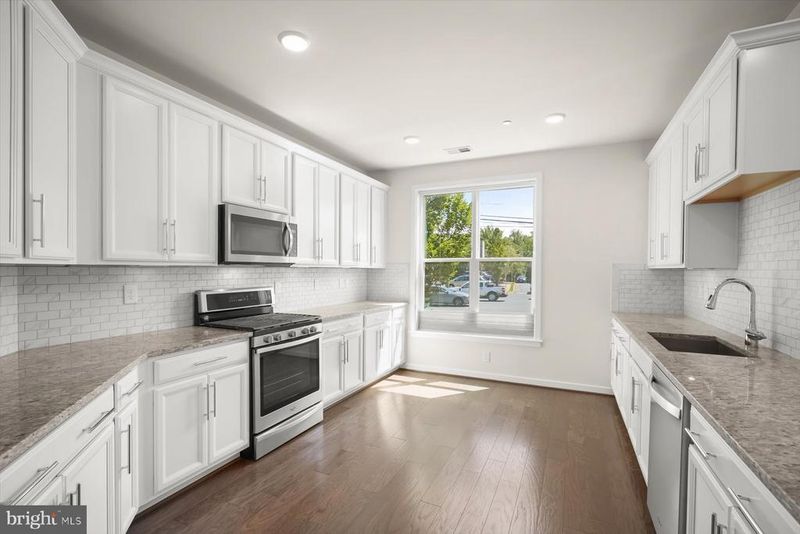 3985 Norton Pl #101, Fairfax, VA 22030