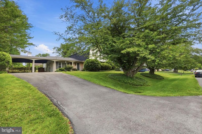 3710 Queen Mary Dr, Olney, MD 20832