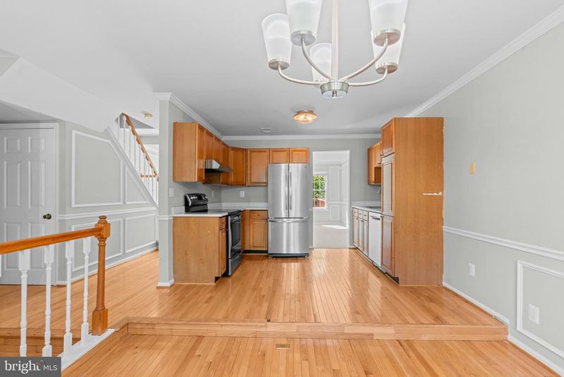 6749 Cardinal Woods Ct, Lorton, VA 22079