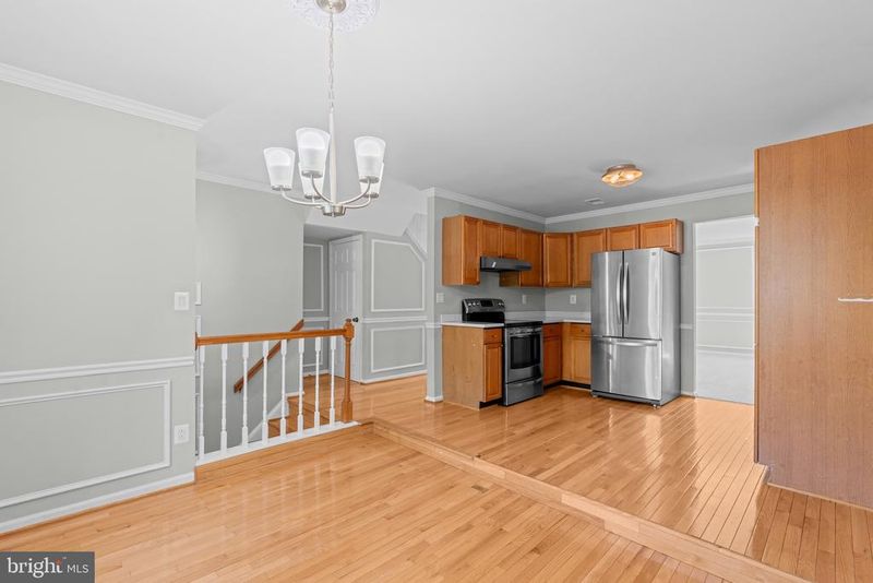 6749 Cardinal Woods Ct, Lorton, VA 22079