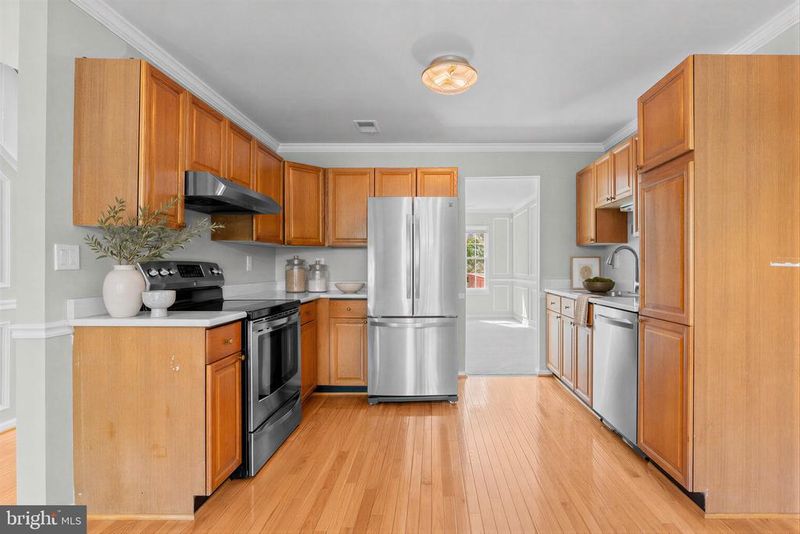 6749 Cardinal Woods Ct, Lorton, VA 22079