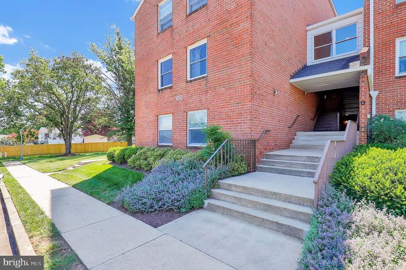 100 Chapel Ct #323, Walkersville, MD 21793