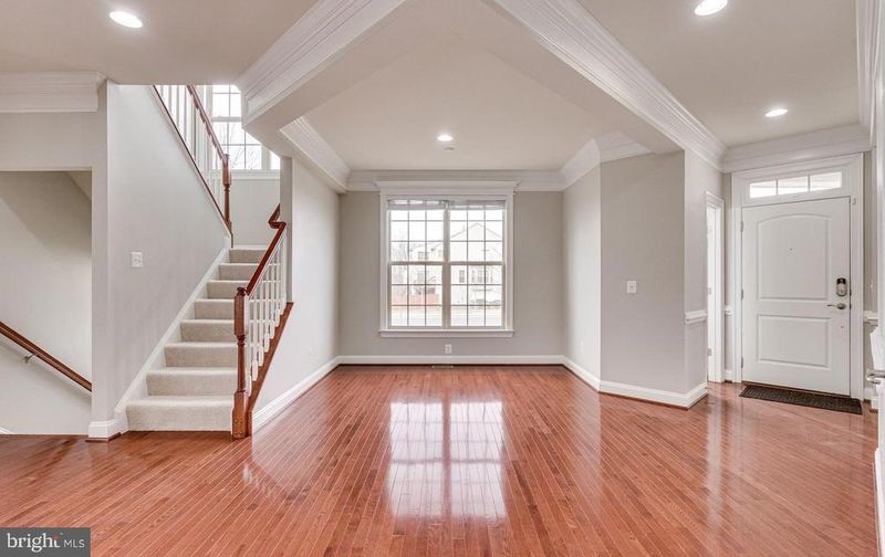 42695 Macauley Pl, Ashburn, VA 20148