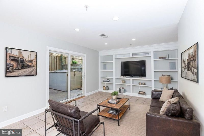 504 N Thomas St #J, Arlington, VA 22203