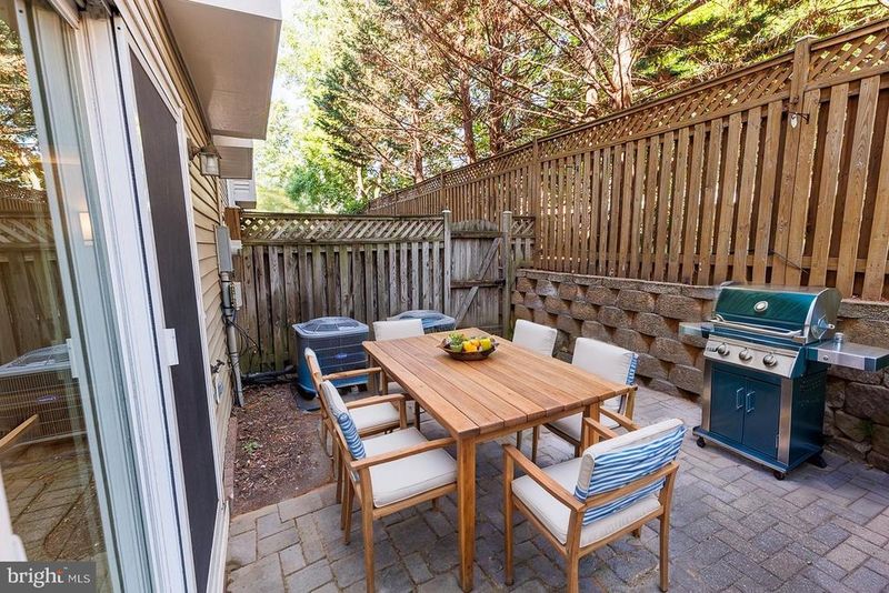 504 N Thomas St #J, Arlington, VA 22203