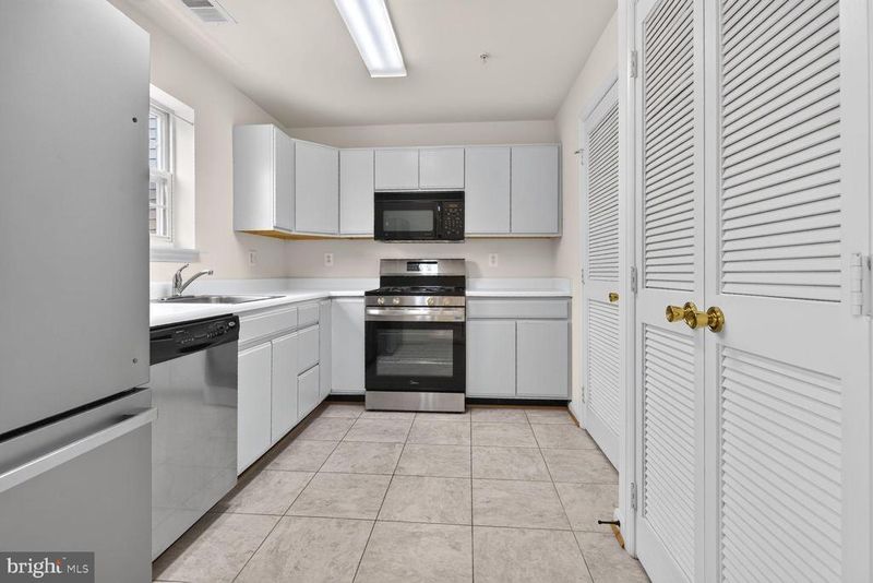 655 Constellation Sq SE #B, Leesburg, VA 20175