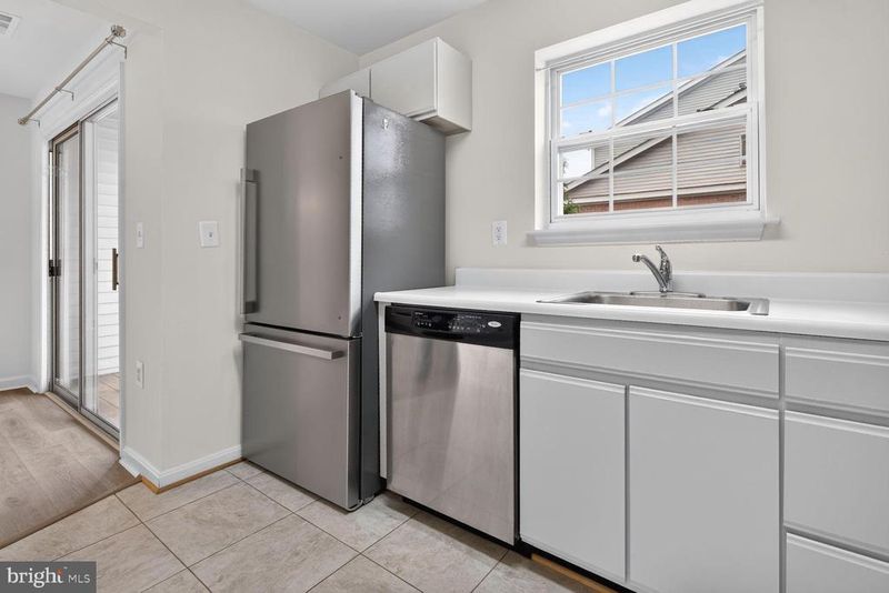 655 Constellation Sq SE #B, Leesburg, VA 20175