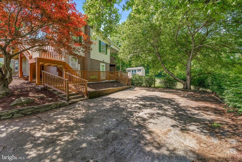 11312 Highland School Rd, Myersville, MD 21773