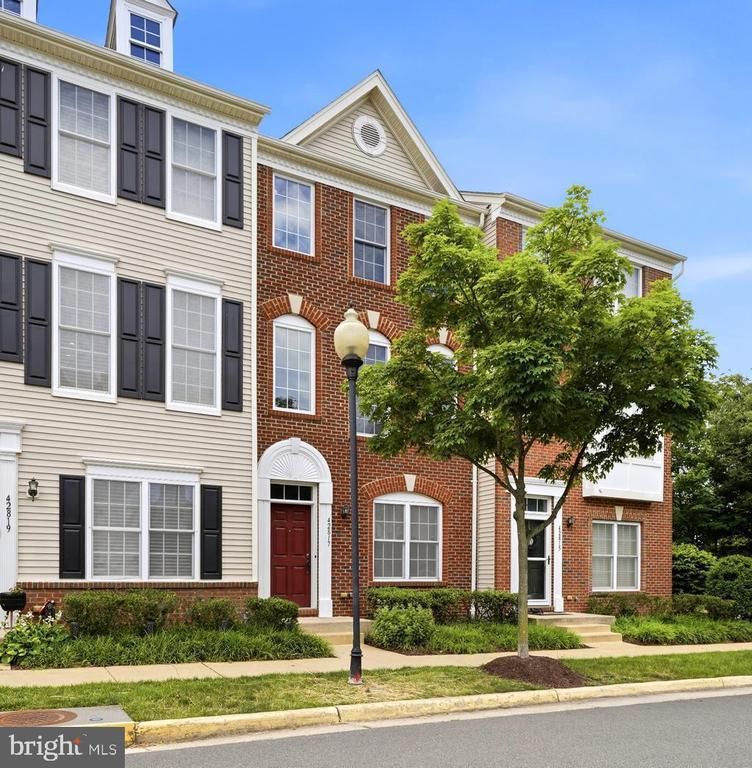 42817 Pamplin Ter, Chantilly, VA 20152