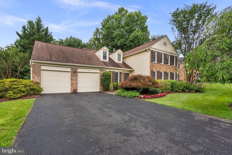 5820 Magic Mountain Dr, Rockville, MD 20852