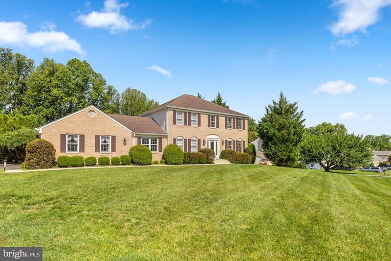 1416 Rosewood Hill Dr, Vienna, VA 22182
