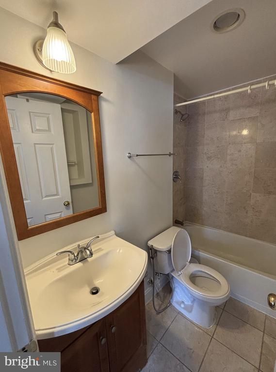 1125 12th St NW #54, Washington, DC 20005