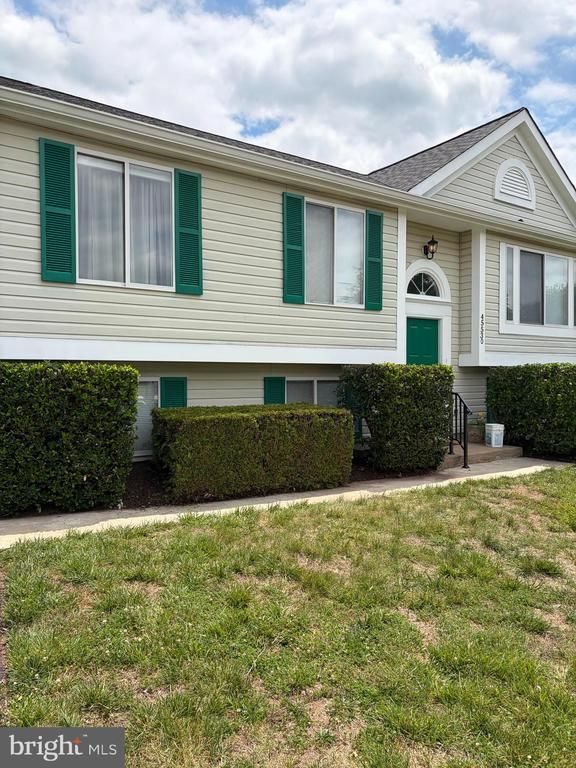 45530 Stablemates Ct, Sterling, VA 20164