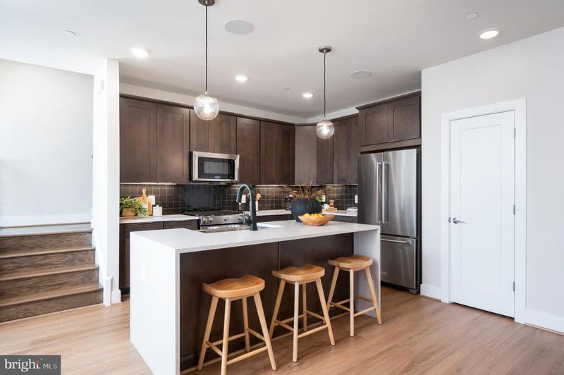 131 Warburton St, Alexandria, VA 22304