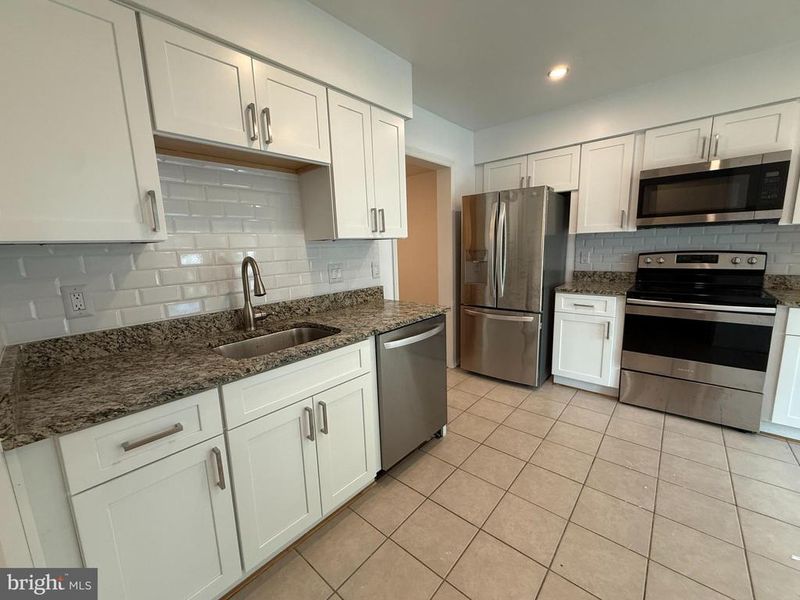 5832 Apsley House Ct, Alexandria, VA 22310
