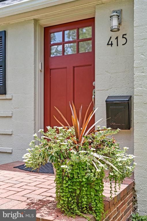 415 Poplar Dr, Falls Church, VA 22046