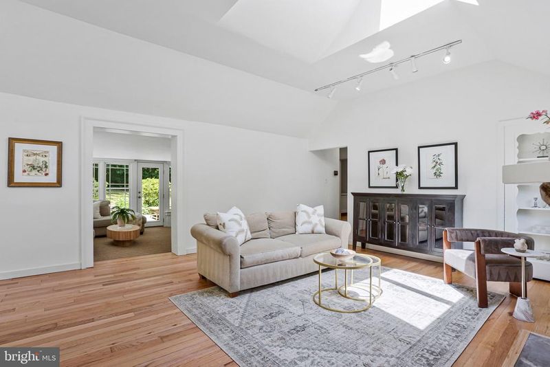 415 Poplar Dr, Falls Church, VA 22046