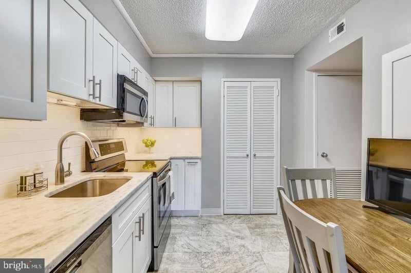 1808 Old Meadow Rd #910, Mclean, VA 22102