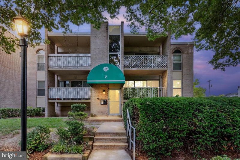 2 Canterbury Sq #202, Alexandria, VA 22304