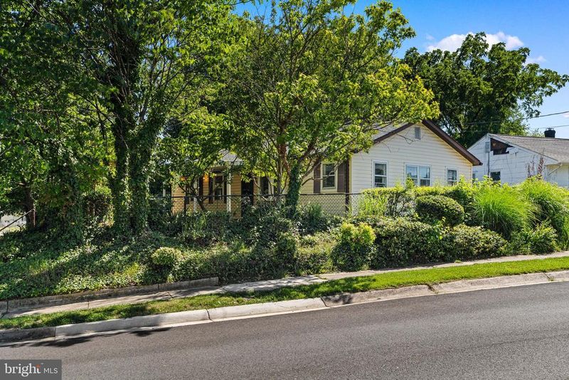 905 Lindsay Rd, Oxon Hill, MD 20745