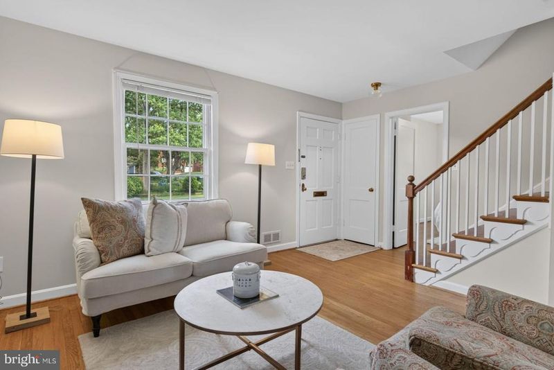 986 N Powhatan St, Arlington, VA 22205