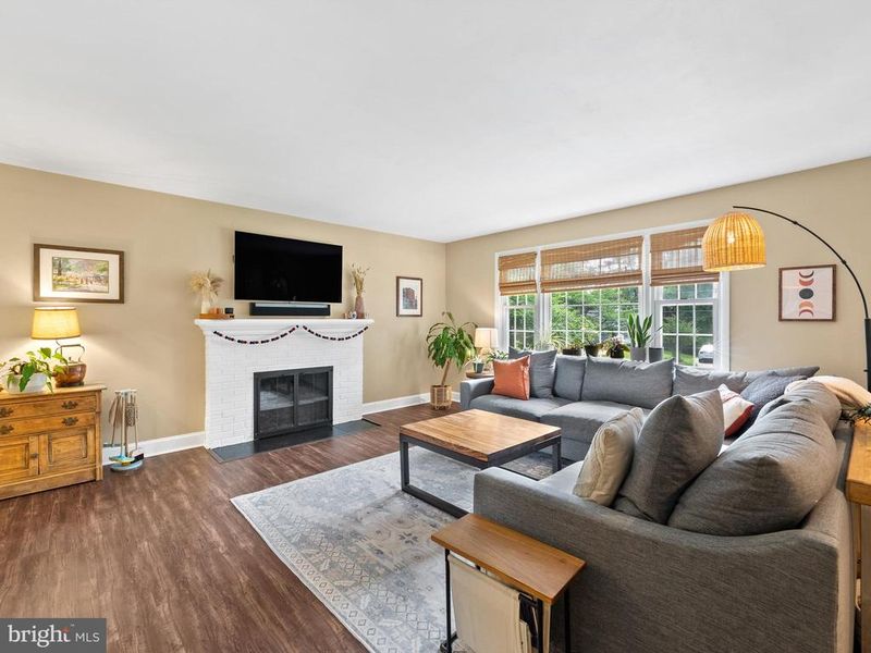 5208 Lindsay St, Fairfax, VA 22032