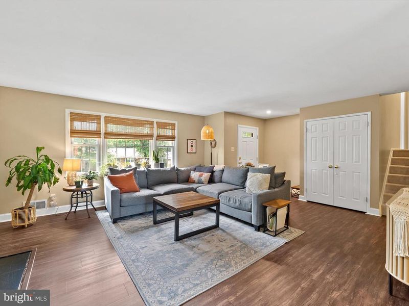 5208 Lindsay St, Fairfax, VA 22032