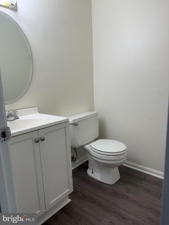 1062 Tottenham Ct, Sterling, VA 20164
