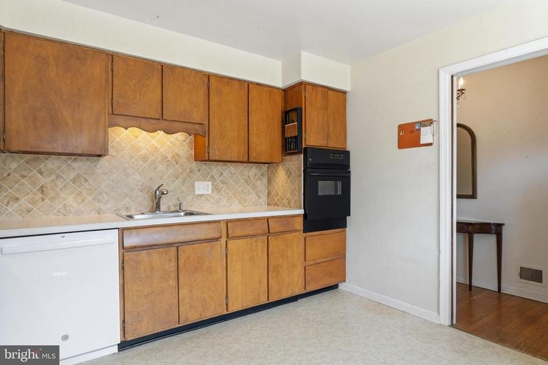 4017 N Stafford St, Arlington, VA 22207