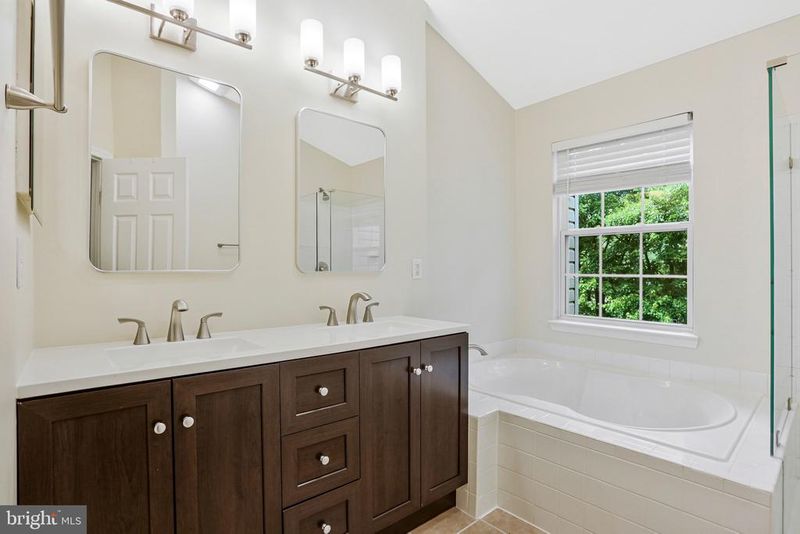 4112 Flower Box Ct, Fairfax, VA 22030