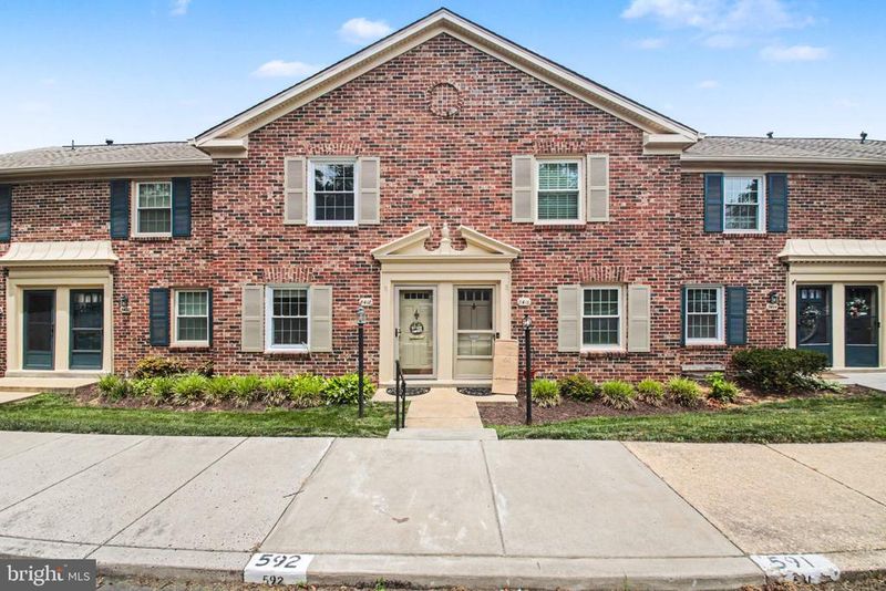 8418 Penshurst Dr #592, Springfield, VA 22152