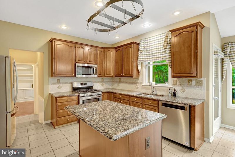 47165 Timberland Pl, Sterling, VA 20165
