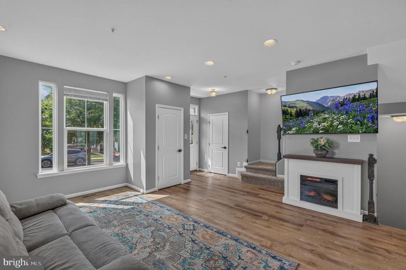 1317 Scheer St, Brunswick, MD 21716