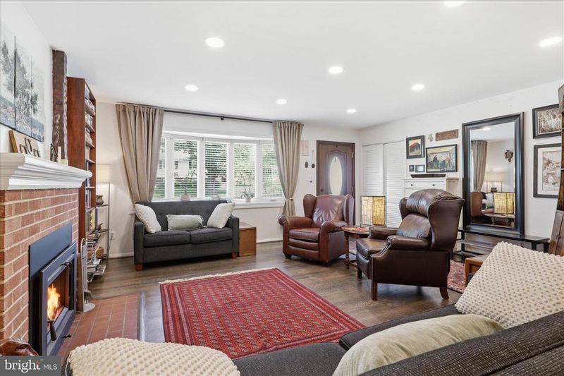 10703 Almond St, Fairfax, VA 22032