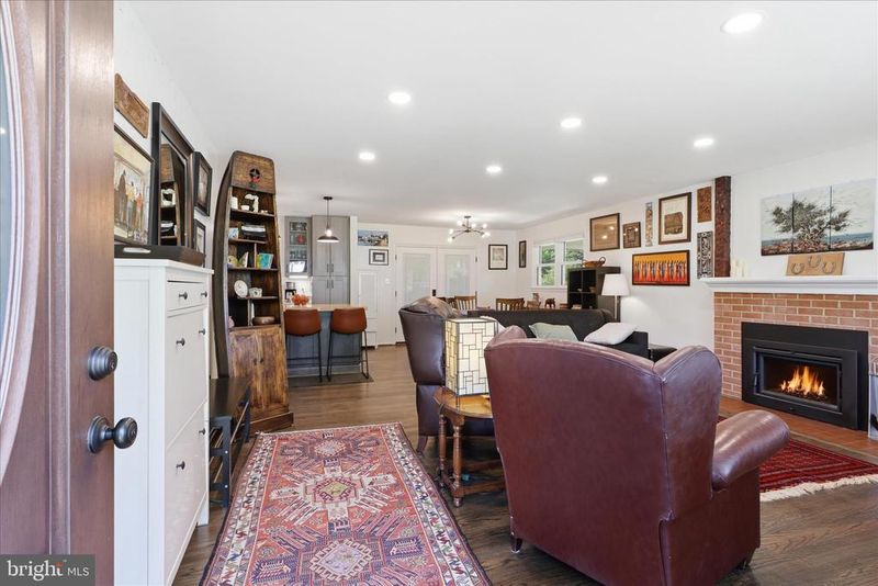 10703 Almond St, Fairfax, VA 22032