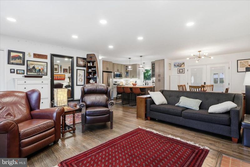 10703 Almond St, Fairfax, VA 22032