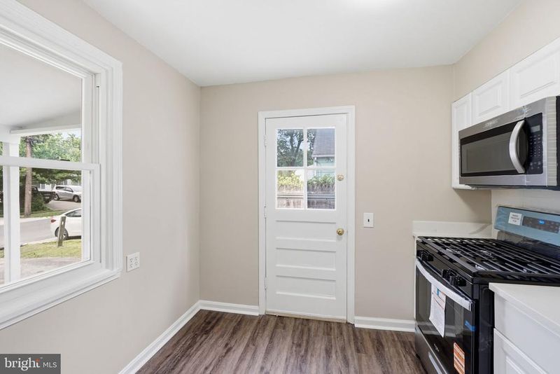 514 Crabb Ave, Rockville, MD 20850