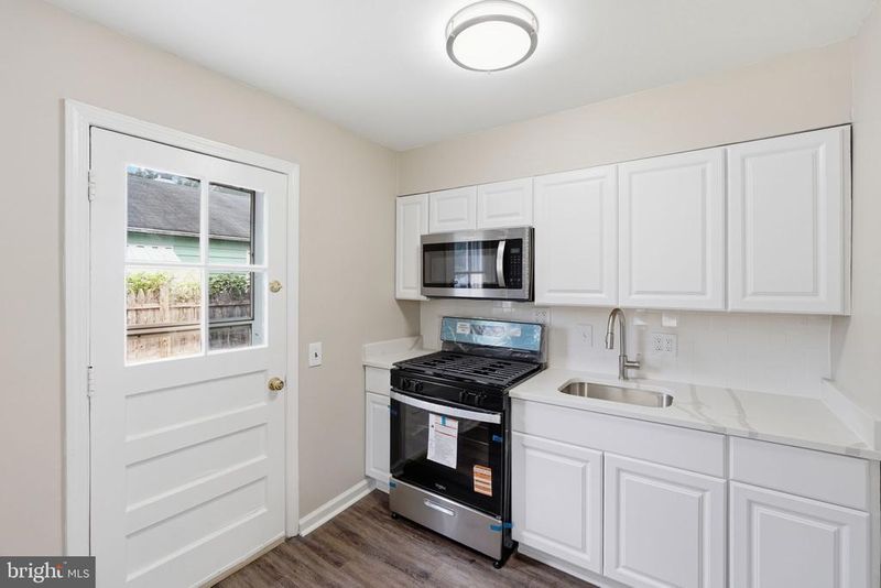 514 Crabb Ave, Rockville, MD 20850