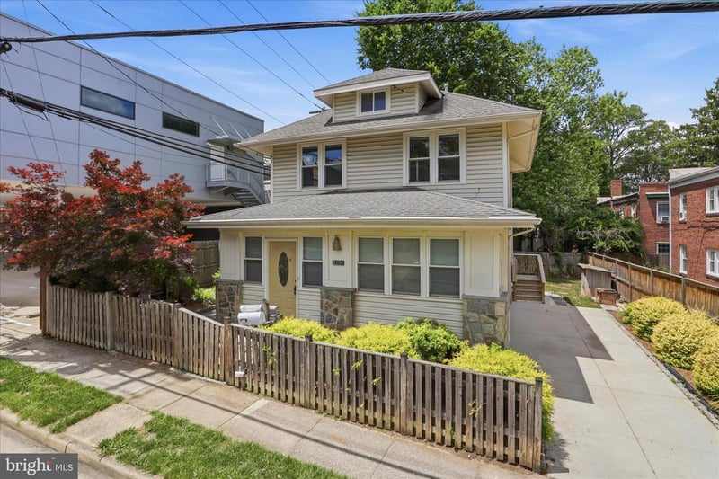 2206 S Grant St S, Arlington, VA 22202